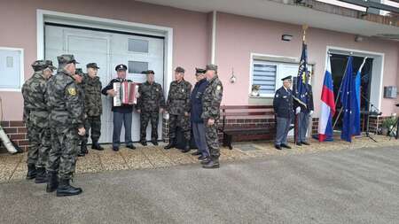 Odkritje spominskega obeležja na hiši družine Jagodnik  (1)